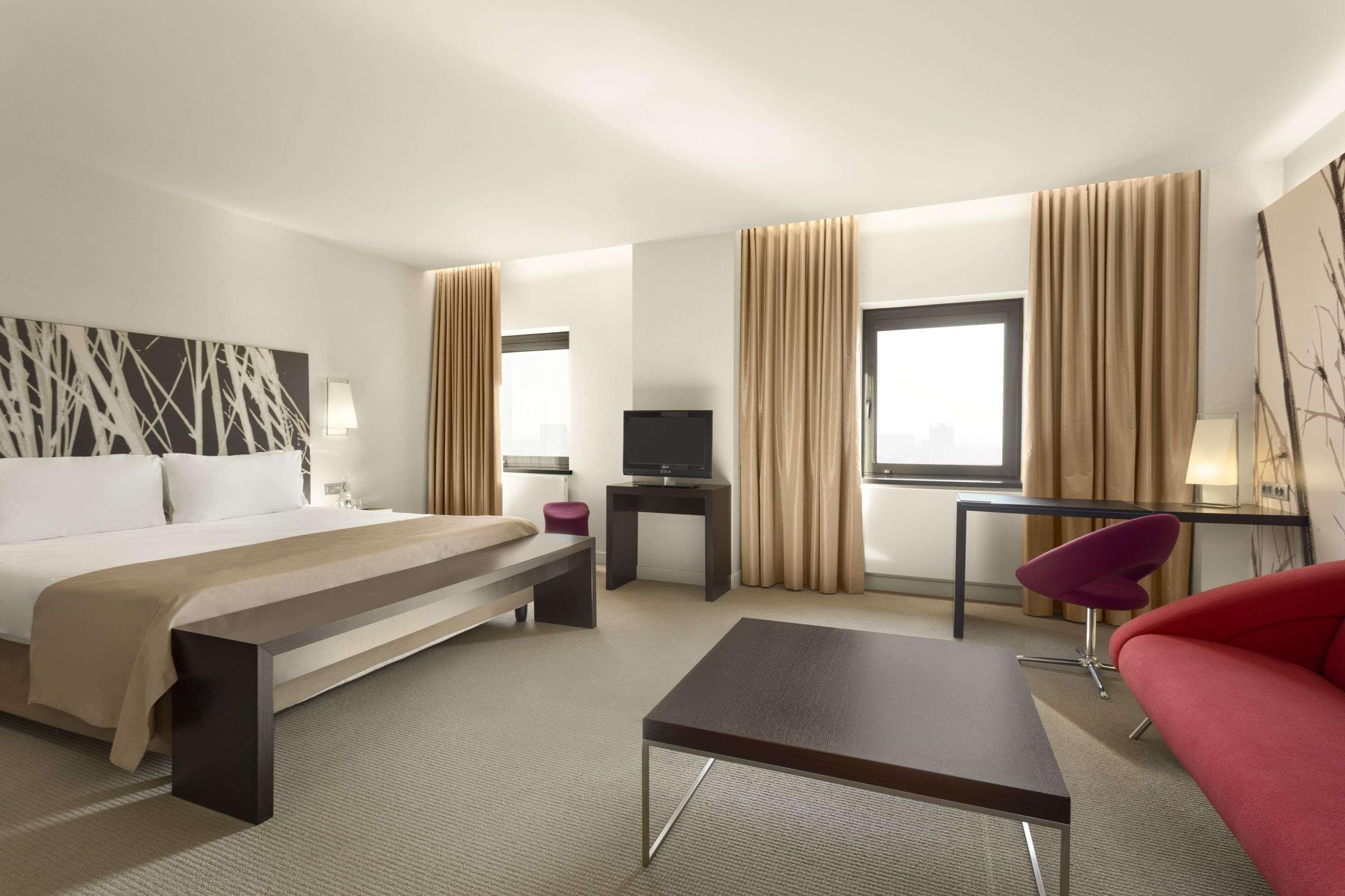 Ramada Plaza By Wyndham Bucharest Convention Center Hotel Exterior foto