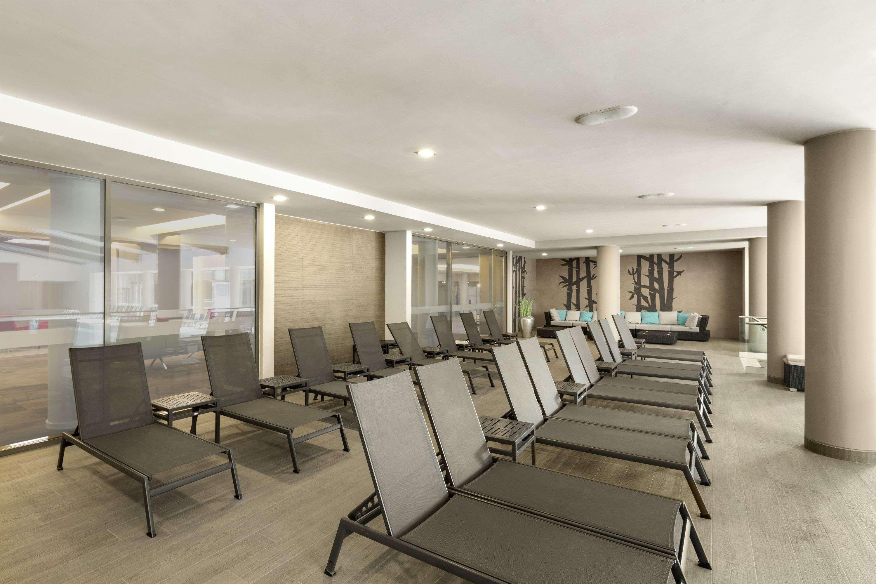 Ramada Plaza By Wyndham Bucharest Convention Center Hotel Exterior foto