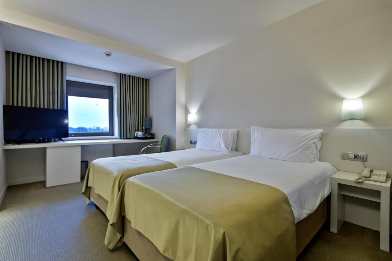 Ramada Plaza By Wyndham Bucharest Convention Center Hotel Exterior foto