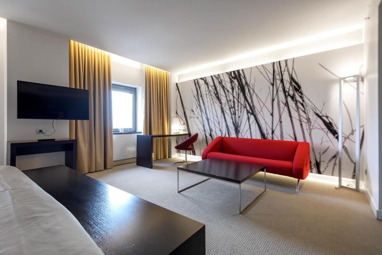 Ramada Plaza By Wyndham Bucharest Convention Center Hotel Exterior foto