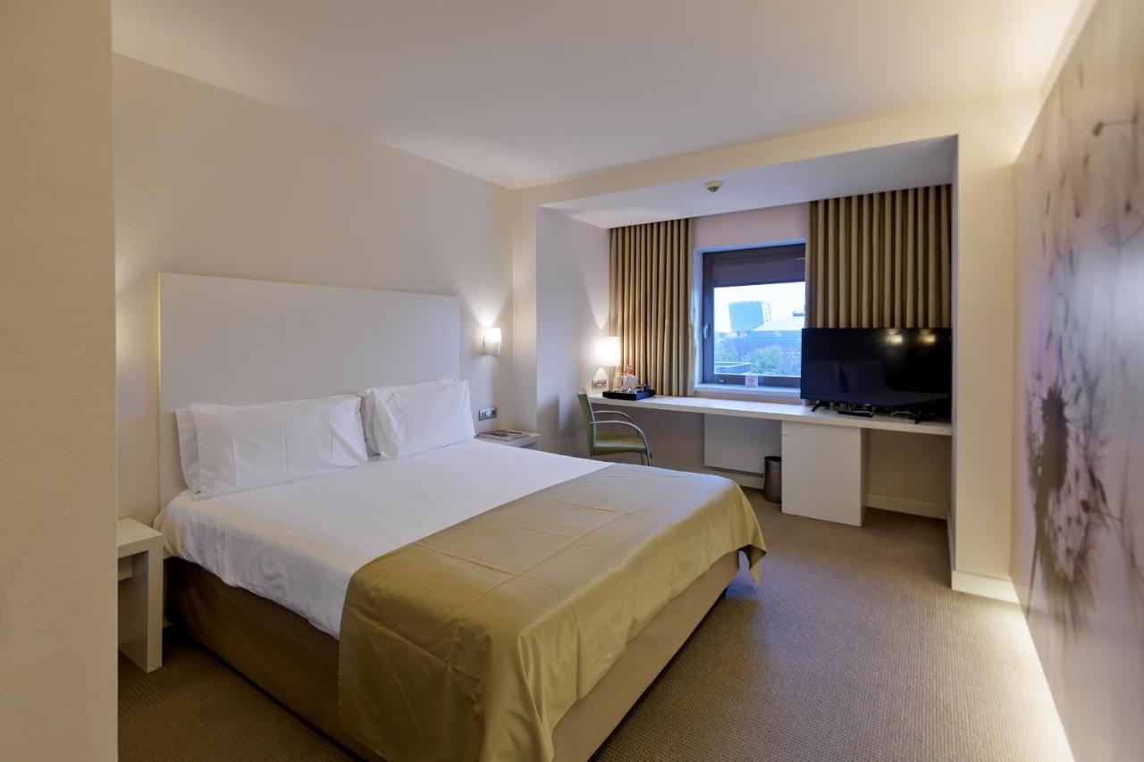 Ramada Plaza By Wyndham Bucharest Convention Center Hotel Exterior foto