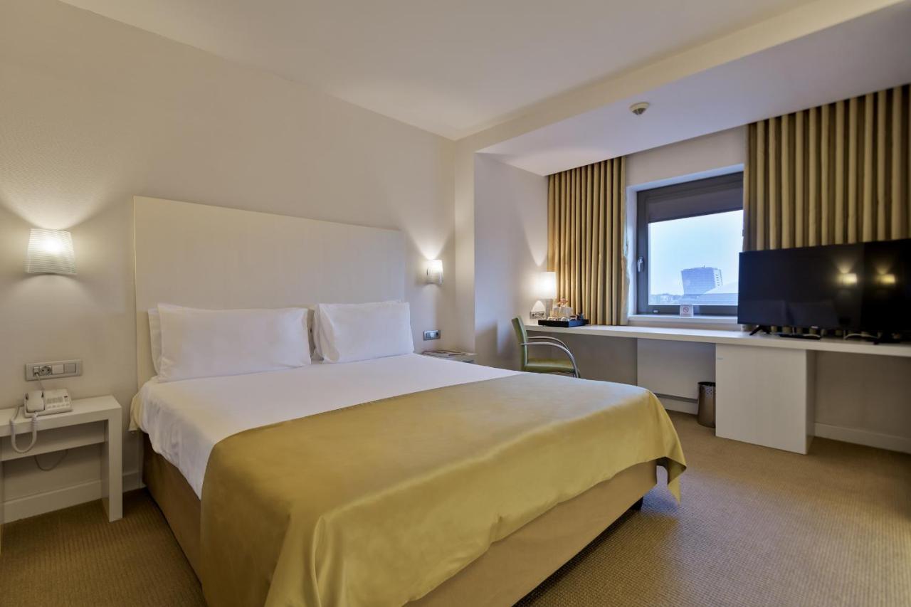 Ramada Plaza By Wyndham Bucharest Convention Center Hotel Exterior foto