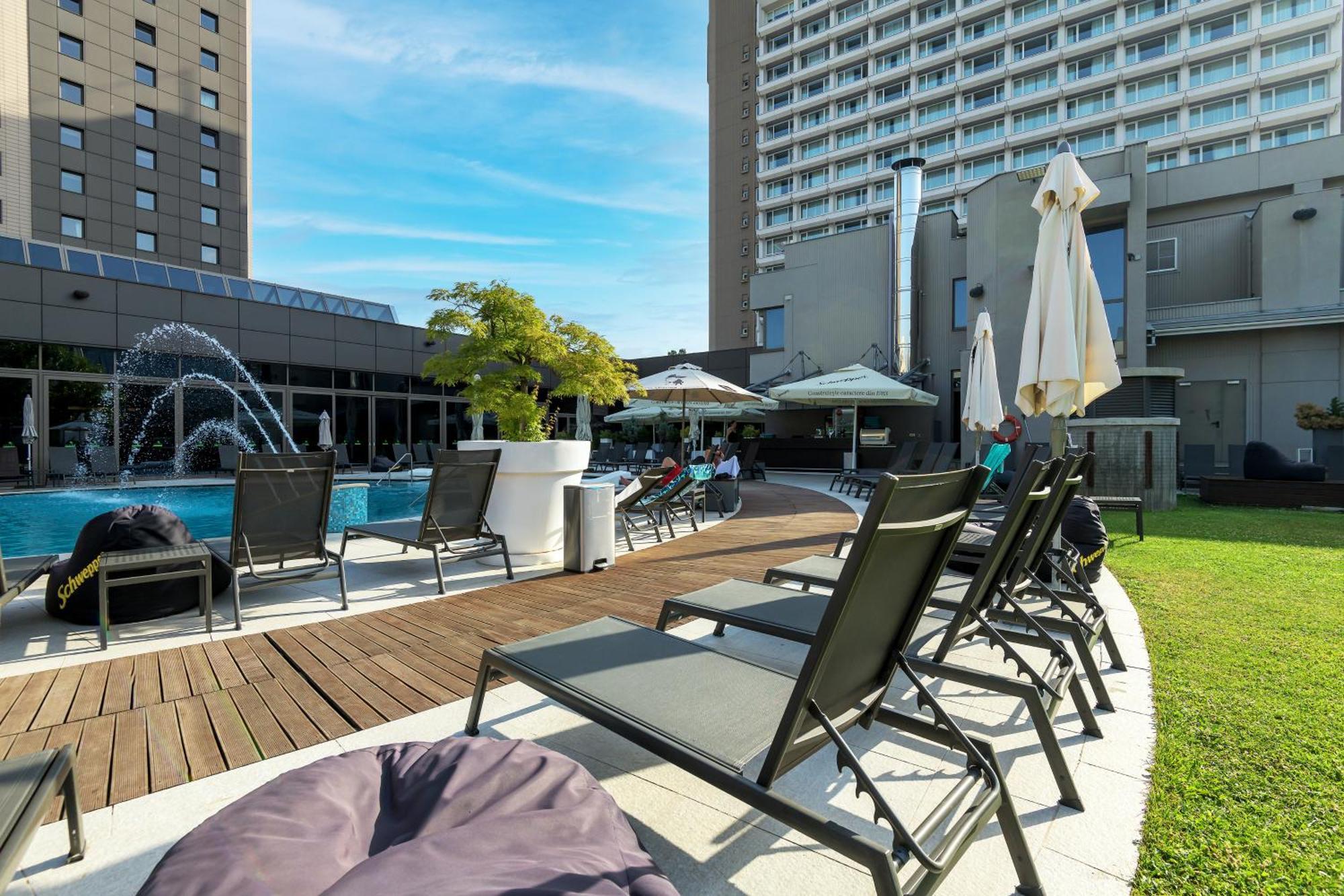 Ramada Plaza By Wyndham Bucharest Convention Center Hotel Exterior foto