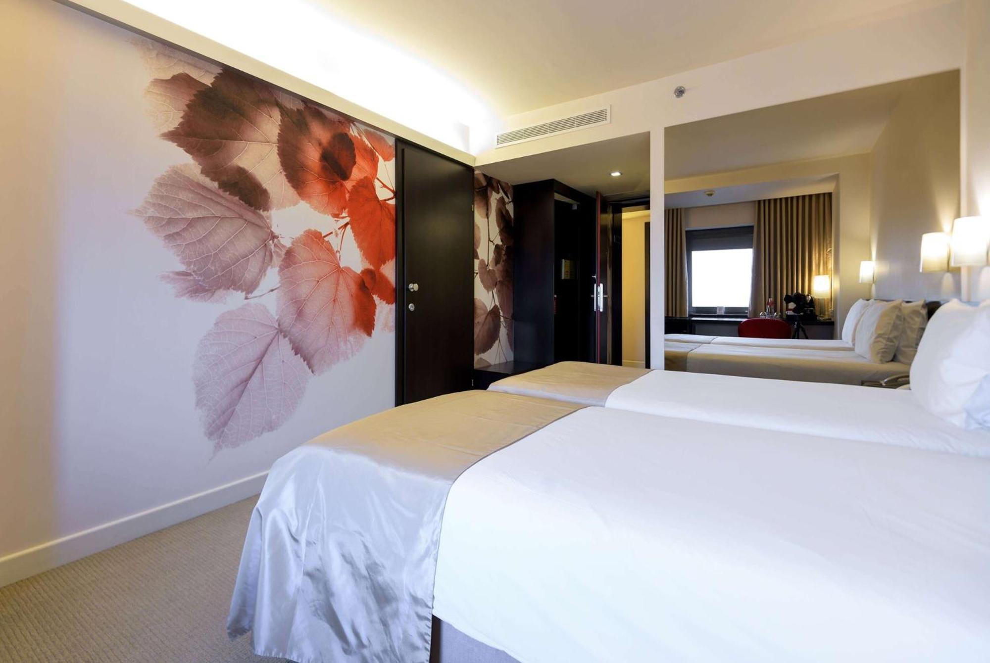 Ramada Plaza By Wyndham Bucharest Convention Center Hotel Exterior foto