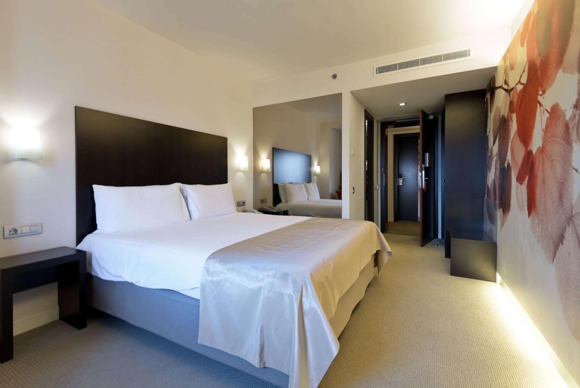 Ramada Plaza By Wyndham Bucharest Convention Center Hotel Exterior foto