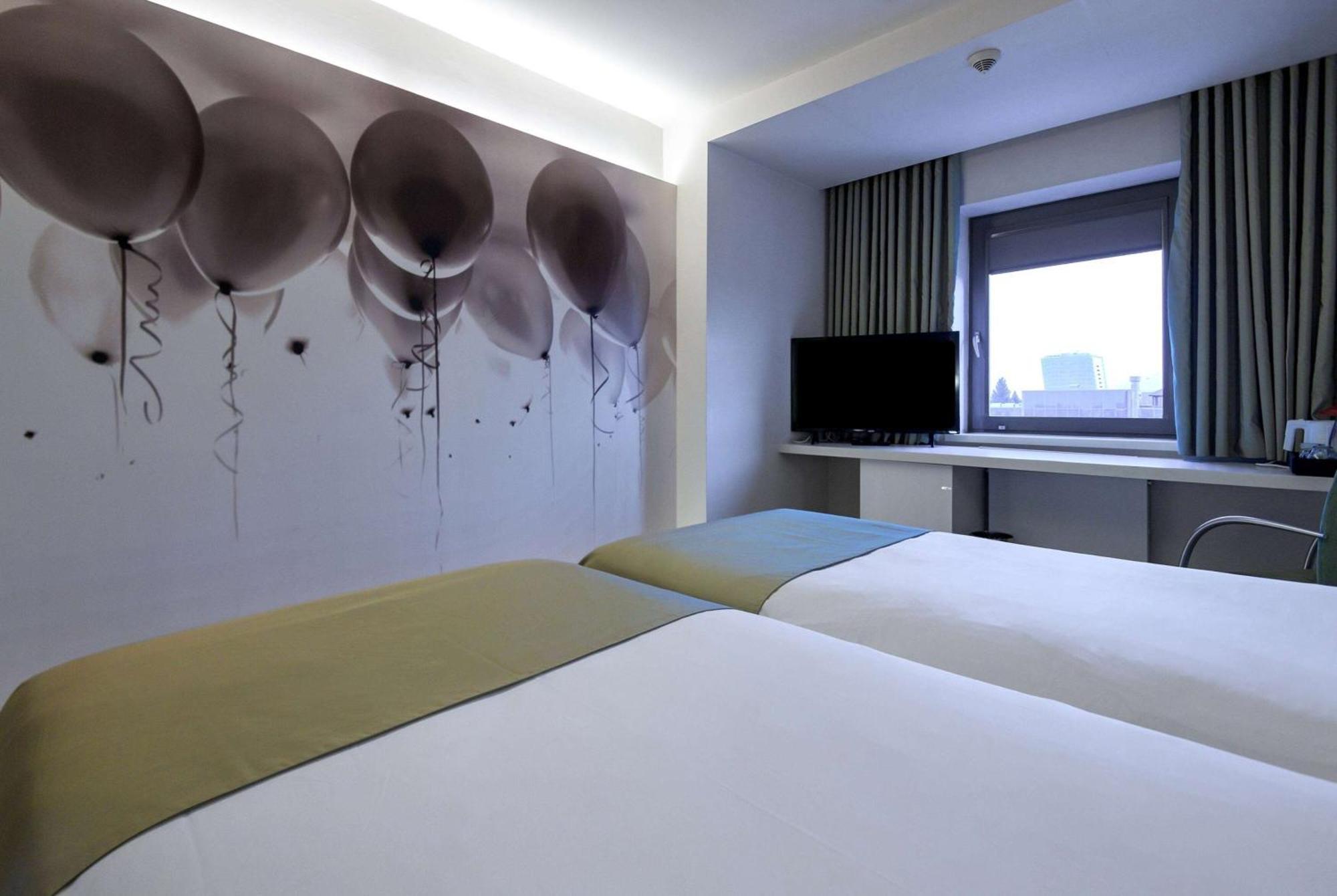Ramada Plaza By Wyndham Bucharest Convention Center Hotel Exterior foto
