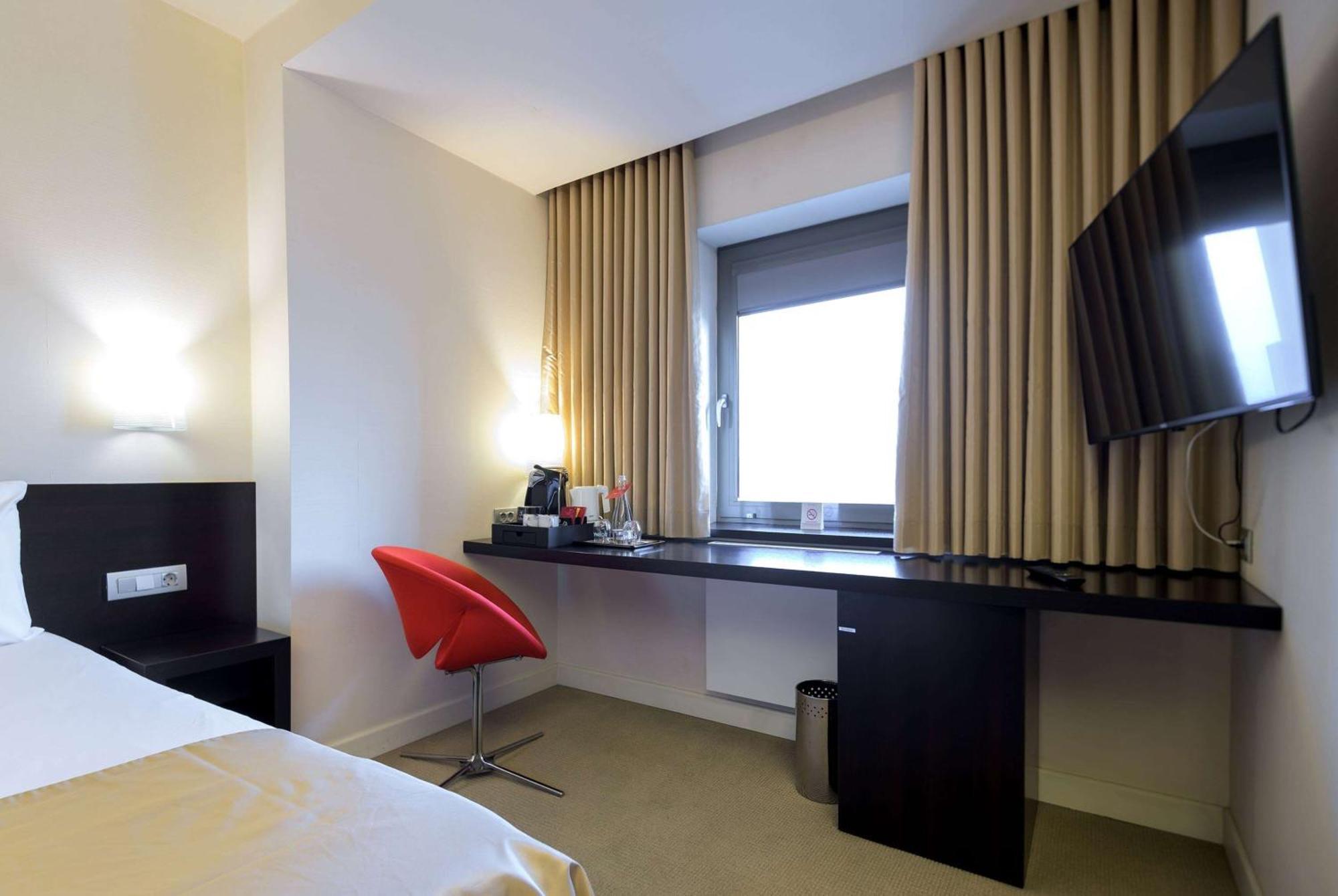 Ramada Plaza By Wyndham Bucharest Convention Center Hotel Exterior foto