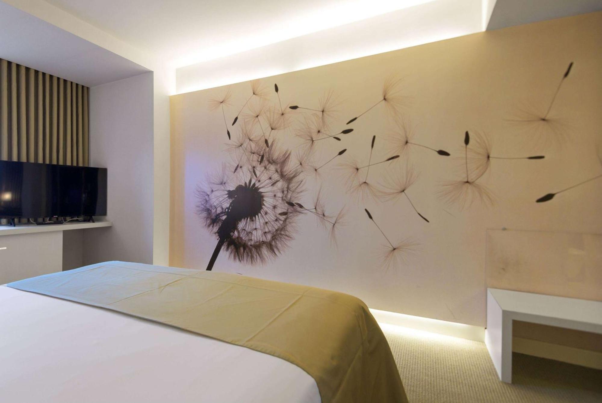 Ramada Plaza By Wyndham Bucharest Convention Center Hotel Exterior foto