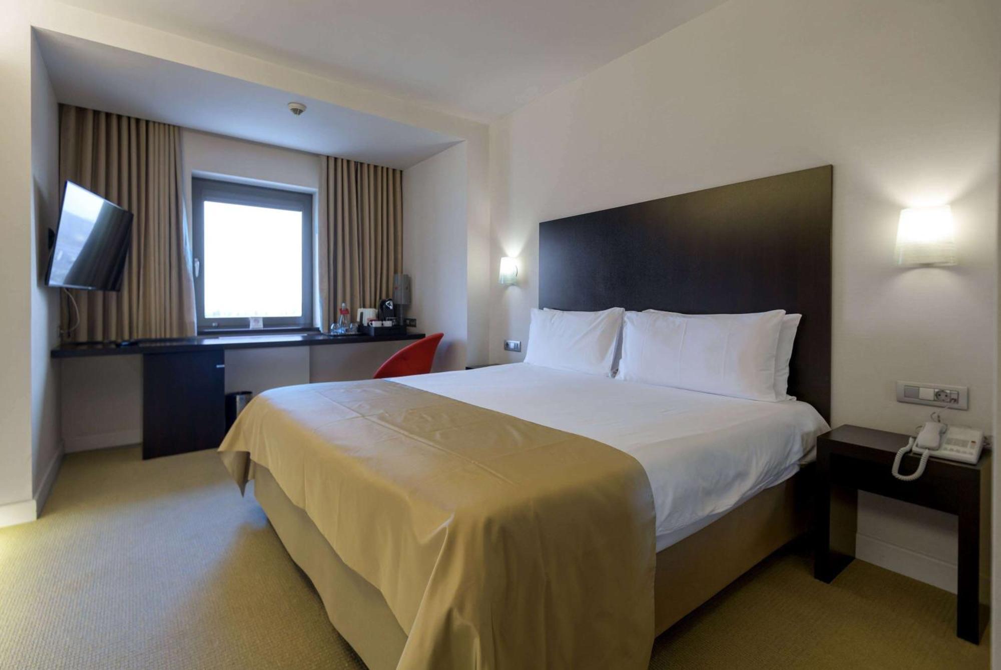 Ramada Plaza By Wyndham Bucharest Convention Center Hotel Exterior foto