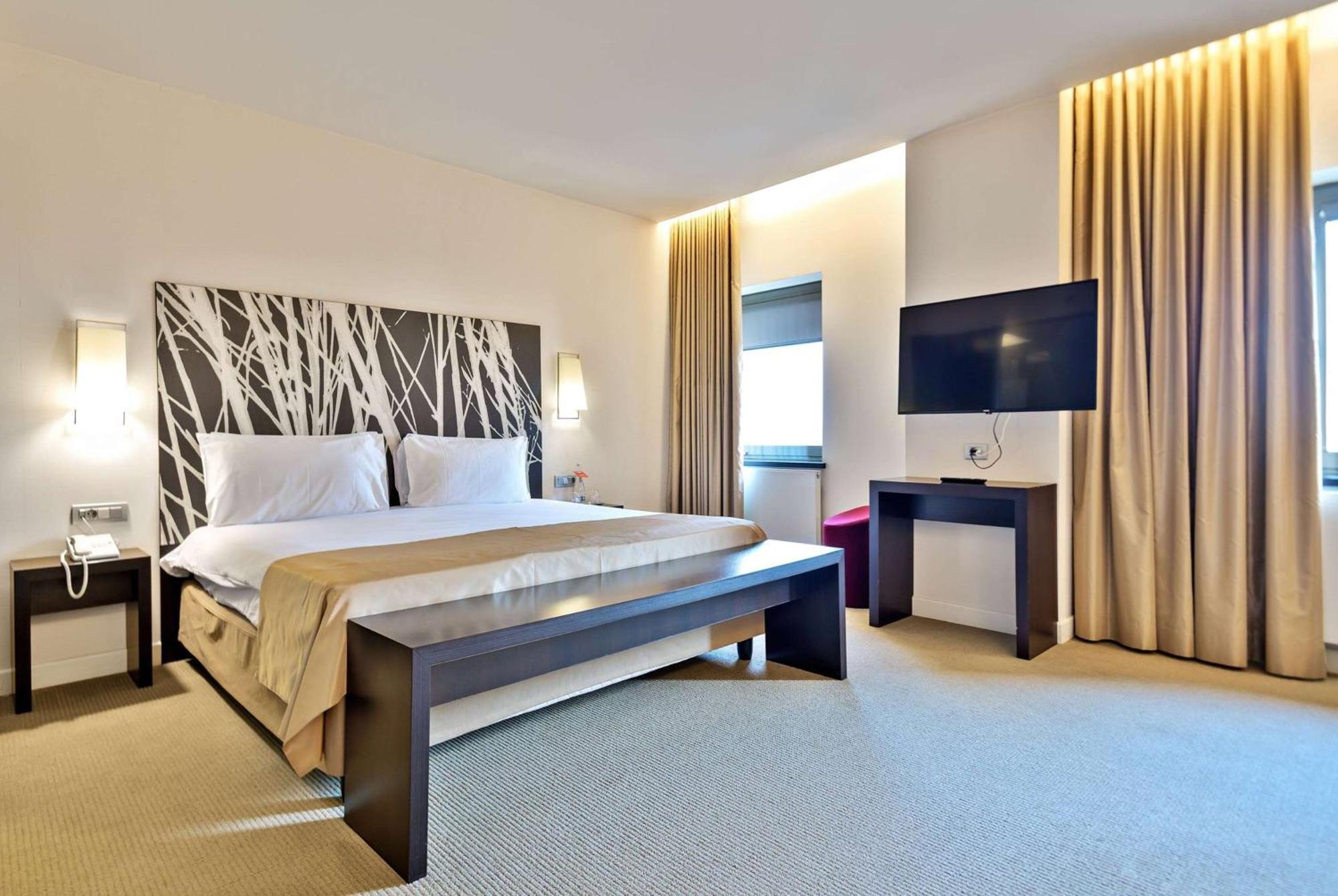 Ramada Plaza By Wyndham Bucharest Convention Center Hotel Exterior foto